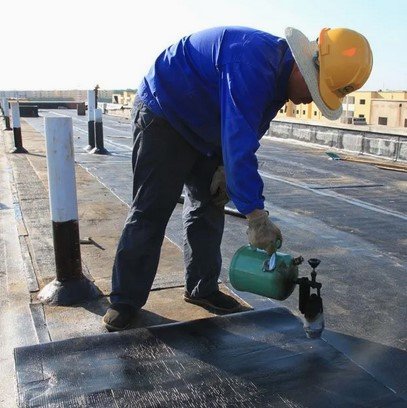 مقارنة بين البيتومين وEPDM